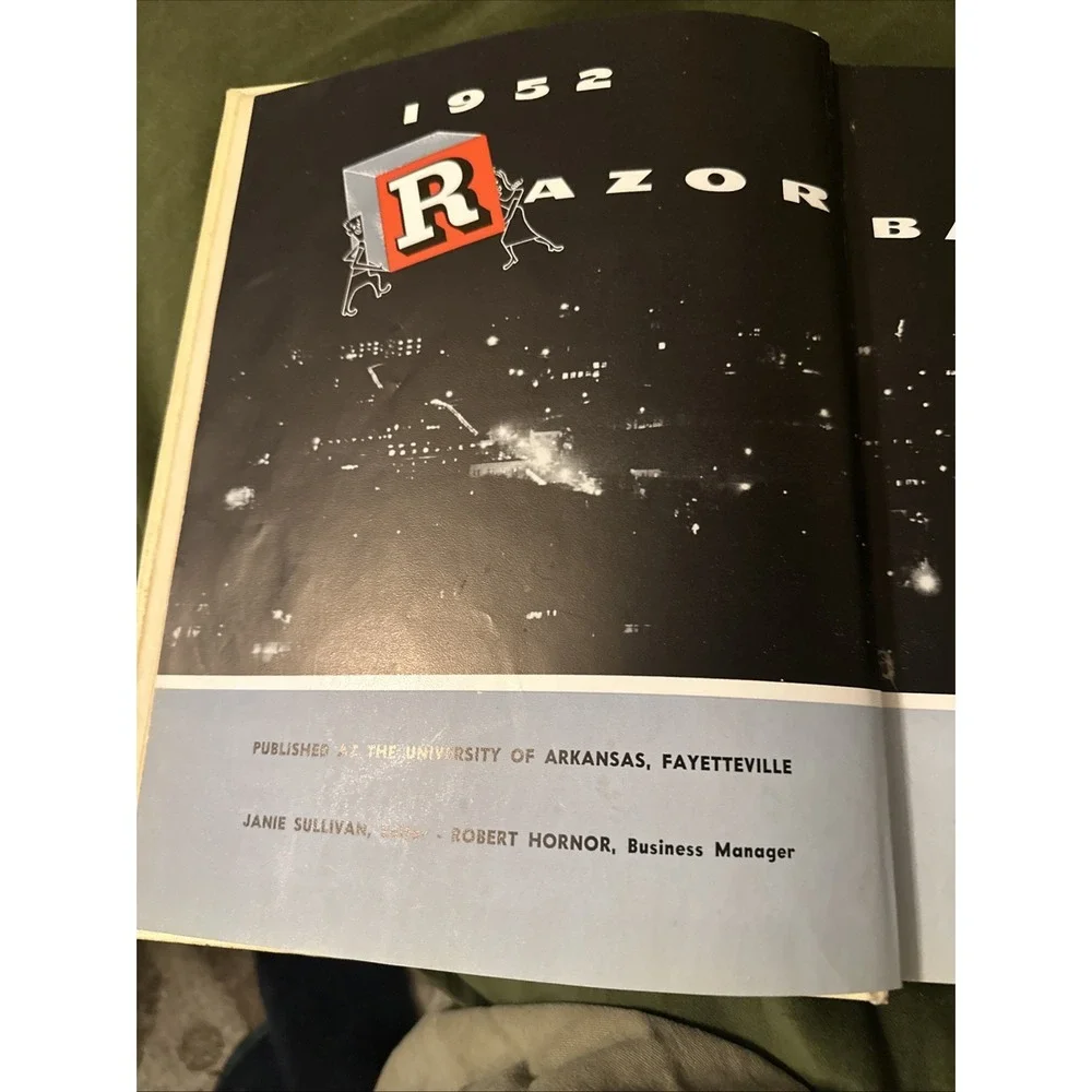 1952 RAZORBACK Yearbook - University of Arkansas - Fayetteville, AR
